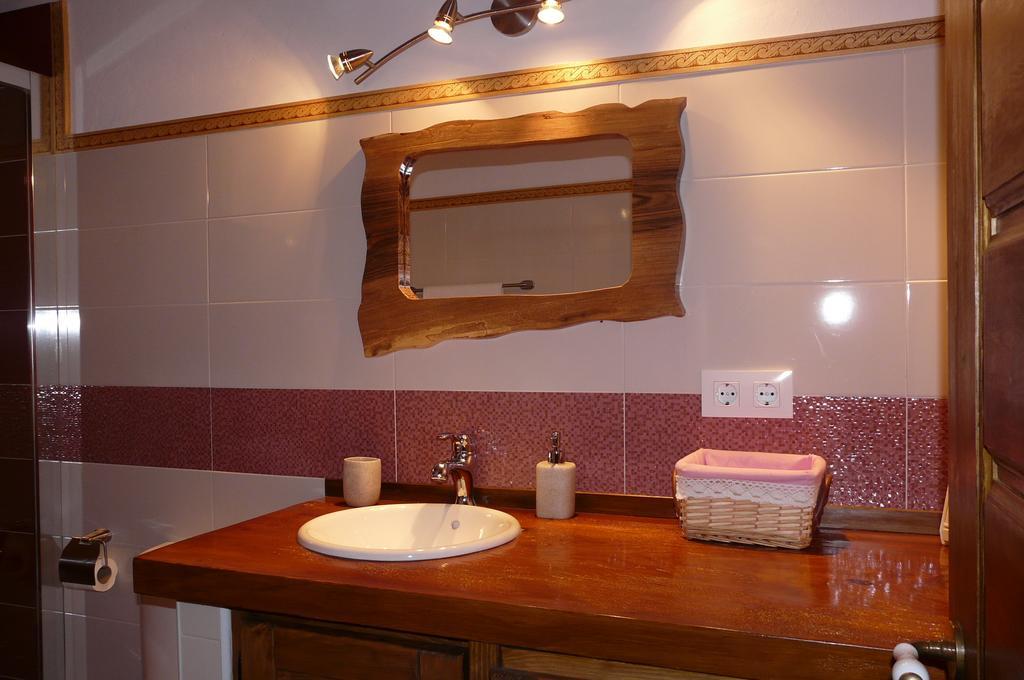 Apartamentos La Condesa Valmeo Pokoj fotografie