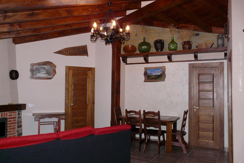 Apartamentos La Condesa Valmeo Pokoj fotografie